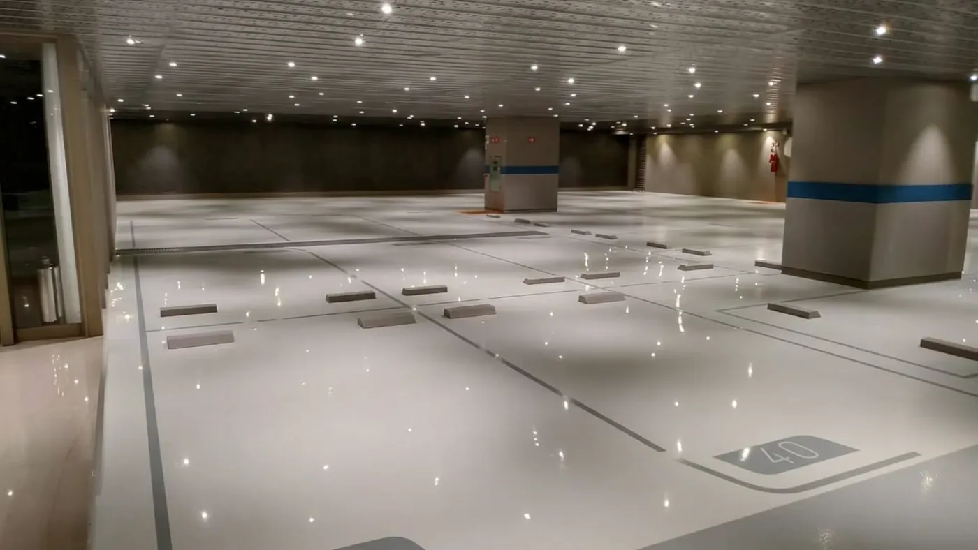 Galpão industrial em São Paulo com piso epóxi aplicado pela Megapisos