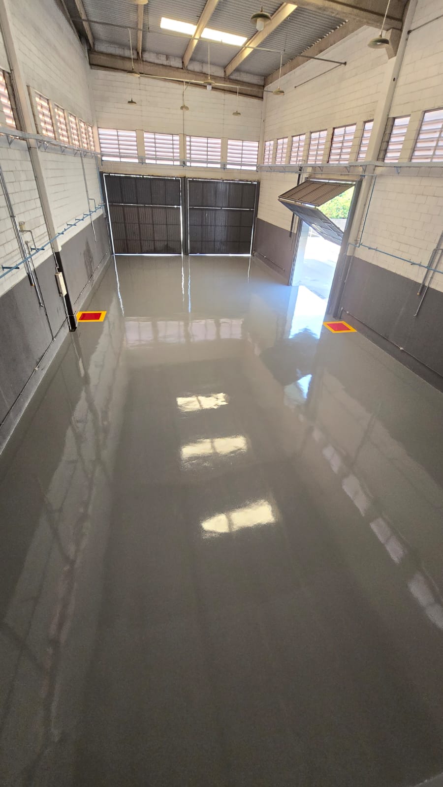 Piso epóxi industrial executado pela Megapisos